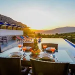 Ulugoel 2 Bedroom Secluded With Private Pool Hot Tub וילה